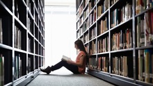 Nghiên cứu chứng minh: Lớn lên quanh sách, dù không đọc, cũng giúp phát triển nhận thức