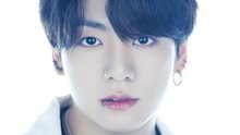 Jungkook BTS tiết lộ lý do phải thay đổi khuyên tai thường xuyên