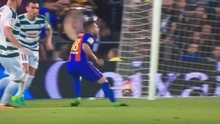 Pha diễn kịch kiếm penalty 'siêu thô' của sao Barca gây sốt