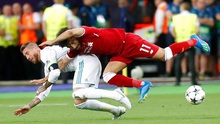 VIDEO: Ramos khóa tay khiến Salah chấn thương
