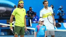 Kết quả Australian Open hôm nay: Medvedev hạ Tsitsipas, gặp Djokovic ở chung kết