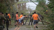 Hình ảnh siêu bão Mangkhut cầy nát Philippines với sức gió hủy diệt