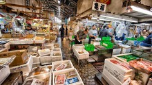 Chợ cá Tsukiji nổi tiếng thế giới chính thức đóng cửa sau 83 năm kinh doanh