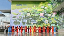 Tranh hoa sen ở sân bay Nội Bài đoạt Huy chương Vàng thiết kế quốc tế