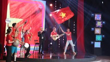 'Ký ức vui vẻ': Bình luận viên Quang Huy rủ MC Lại Văn Sâm và dàn nghệ sĩ 'đi bão'
