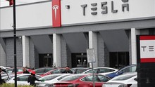 Mỹ điều tra chính thức đối với hàng trăm nghìn xe Tesla