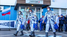 Đoàn làm phim Nga trở về Trái Đất sau 12 ngày ghi hình trên ISS