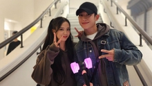 'Bạn trai màn ảnh' Jung Hae In tái ngộ Jisoo tại concert BLACKPINK, nhưng sao lộ liễu mặc đồ đôi thế này?