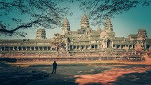 Quần thể Angkor trầm mặc soi bóng thời gian vô tận