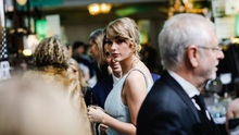 Bỏ qua Grammy, Taylor Swift khoe vòng 1 bốc lửa ở BAFTA
