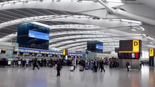 Sân bay Heathrow tại Anh xin lỗi vì dịch vụ tồi tệ