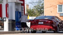 Giới chức Mỹ dự báo giá xăng sẽ giảm
