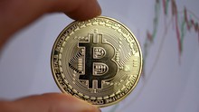 Nhà đầu tư tăng mua vào bitcoin khi giá giảm