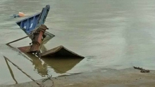 Phà qua sông Đồng Nai bị chìm, nhiều người thoát nạn