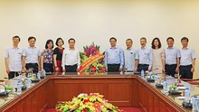 Trưởng Ban Tổ chức TƯ Phạm Minh Chính thăm, chúc mừng Thông tấn xã Việt Nam