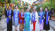 Các Phu nhân Trưởng đoàn APEC 2017 đi thăm Phố cổ Hội An