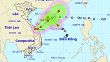 Áp thấp nhiệt đới liên tục đổi hướng, từ Nghệ An đến Thừa Thiên Huế mưa rất to