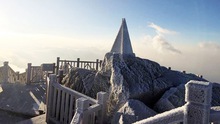 VIDEO: Thích thú ngắm tuyết phủ trắng đỉnh Fansipan