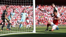 Video clip highlights bàn thắng Arsenal 5-0 Burnley: Emirates tri ân Wenger bằng 'bàn tay nhỏ'