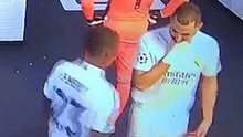 Benzema bị phát hiện nói với đồng đội không chuyền bóng cho Vinicius