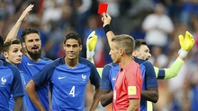 Varane bị đuổi vì công nghệ VAR, Pháp vẫn thắng Anh đầy kịch tính