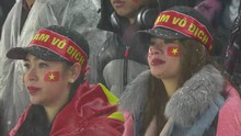 CĐV Việt Nam tại Trung Quốc bật khóc sau khoảnh khắc đội nhà thủng lưới