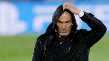 Zidane 'rơi nước mắt' khi động viên cầu thủ Real trước đại chiến với Chelsea