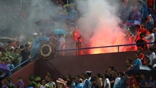 U23 Việt Nam 2-0 U23 Myanmar: CĐV Việt Nam đốt pháo sáng trên SVĐ Phú Thọ