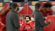 Salah gây tranh cãi khi giận dữ ném chai nước sau bàn thắng quyết định của Firmino