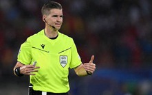 Trọng tài chính bắt trận chung kết EURO 2024 gây tranh cãi dữ dội với một chi tiết đáng chú ý