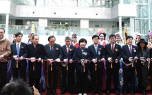 Hình ảnh Chủ tịch Hồ Chí Minh qua điêu khắc ánh sáng tại thủ đô Seoul