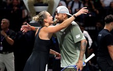 Kyrgios thắng Sabalenka ở 'trận chiến giới tính': Nhà đài xin lỗi vì sự cố, khán giả phản ứng dữ dội với luật kỳ lạ 