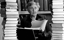 Agatha Christie: 50 năm nhìn lại hành trình biến tội ác thành văn chương bất tử