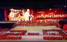 Hình ảnh ấn tượng trong chương trình nghệ thuật chào mừng thành công Đại hội XIV của Đảng