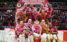 Ngôi sao số 1 lịch sử bóng chuyền nữ Trung Quốc khiến các BLV châu Âu kinh ngạc khi vô địch cúp Ý