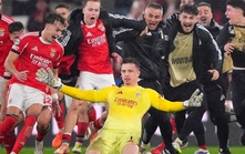 TUYỆT ĐỐI ĐIỆN ẢNH: Thủ môn ghi bàn phút bù giờ cuối cùng, Benfica của Mourinho hạ Real Madrid để lách qua khe cửa hẹp