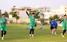 Lê Giang, Trung Kiên khiến khung thành đội tuyển Việt Nam trở nên chật chội