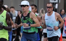 Chân chạy 29 tuổi mới lần đầu chạy marathon đã phá kỷ lục của Thái Lan và Đông Nam Á 