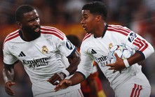 Ghi 3 bàn trong 7 phút, Real Madrid ngược dòng không tưởng trước Roma ở Champions League