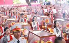Các anh trở về giữa lòng nhân dân, ấm vô cùng vòng tay Mẹ Việt Nam