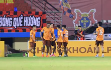 Ninh Bình thắng HAGL trong thế thiếu người, HLV Chu Đình Nghiêm nói gì?