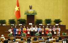 Thủ tướng Chính phủ Lê Minh Hưng và Chủ tịch Quốc hội Trần Thanh Mẫn gặp mặt nữ đại biểu Quốc hội khóa XVI