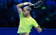 Alcaraz áp sát kỷ lục của Jannik Sinner