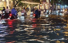 TP. Hồ Chí Minh: Khuyến cáo không cố vượt vùng ngập, bảo đảm an toàn giao thông