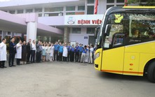 Ấm lòng những chuyến xe yêu thương đưa bệnh nhân về quê đón Tết