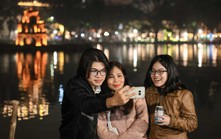 Khoảnh khắc đón năm mới Bính Ngọ trong sắc màu văn hóa truyền thống