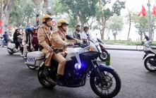 Lực lượng CSGT đồng loạt ra quân kiểm tra nồng độ cồn trong ngày Mùng 1 Tết