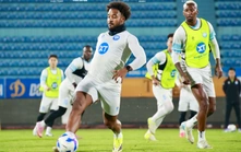 CLB Nam Định tập khai Xuân, Xuân Son mừng rỡ khi được nhận lì xì