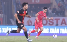 Văn Hậu nỗ lực ghi điểm với HLV Kim Sang Sik