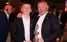 Con trai Rooney nhận đề nghị đặc biệt, sẵn sàng nối bước cha ở MU